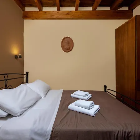 3卡里特斯老城公寓 *