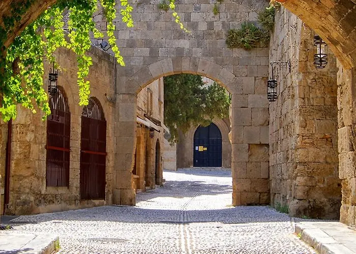 3 Charites Old Town *